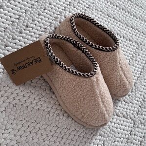 NWT Youth 3 BearPaw Tan Fleece Sherpa Boots Slippers